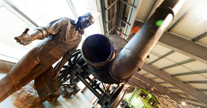 Sculpture of George Stephenson at Locomotion museum.